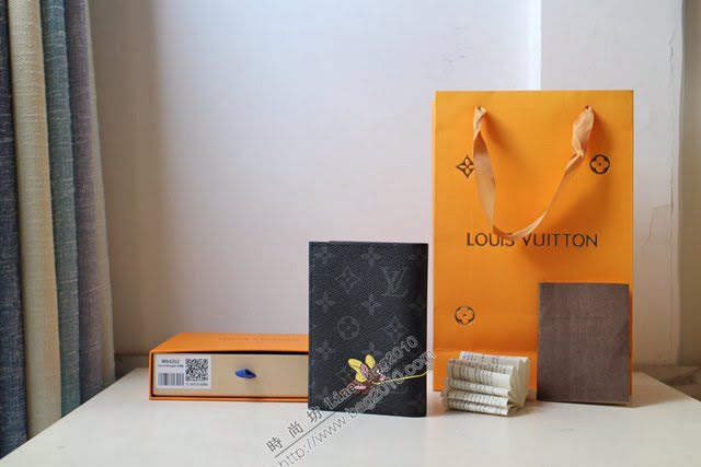 lv護照夾 M64411 櫻花護照夾 lv黑格護照套  lvqb1290